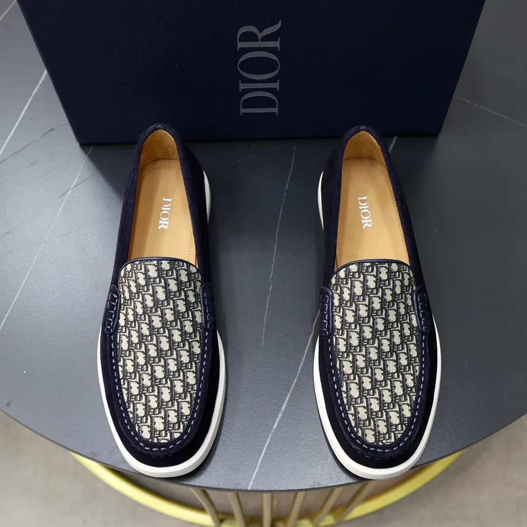 Ex-factory price: 540🙅‍♂️🙅‍♂️🙅‍♂️ Brand: Dior DIOR Standard code: Men's code 38/44 (45 can be customized) Grade: Same as the official website Material: Original cowhide stitching, cowhide lining, original TPU wear-resistant soft outsole Style categories: Leisure and sports version, footwear for driving, young fashion, European and American trends, British style Color: actual picture color